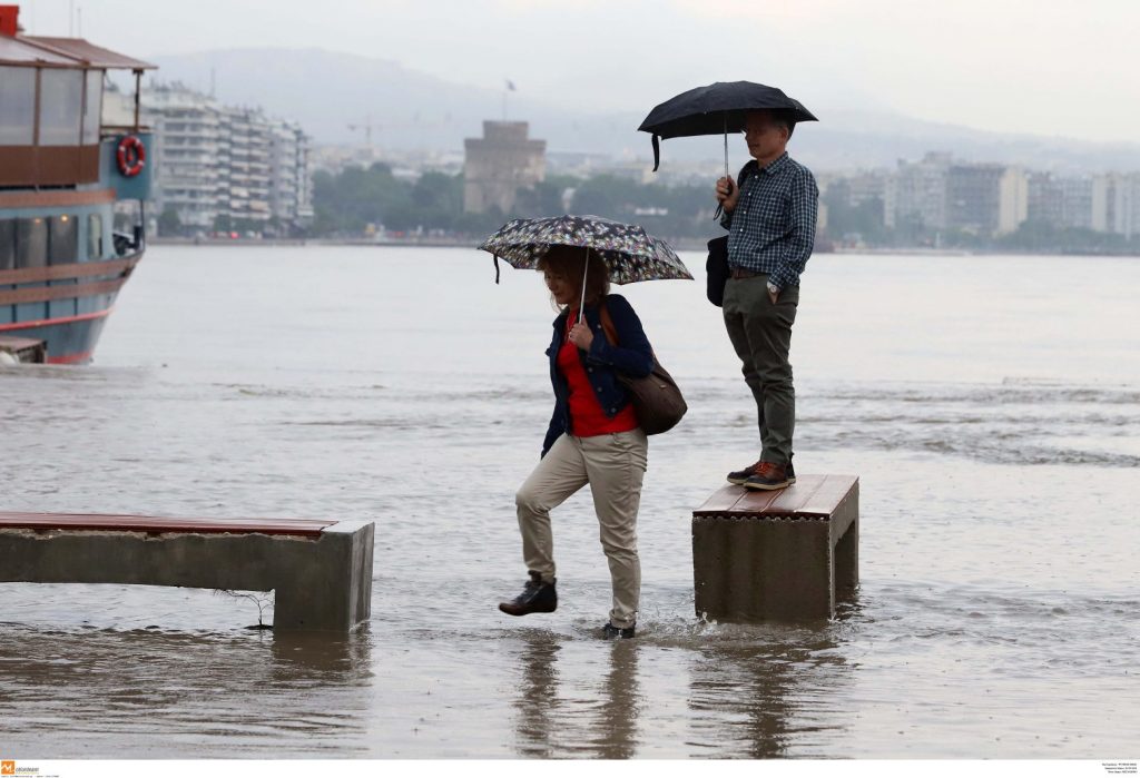 Κακοκαιρία «Eva»: Μήνυμα του 112 και στην κεντρική Μακεδονία – «Περιορίστε τις μετακινήσεις»