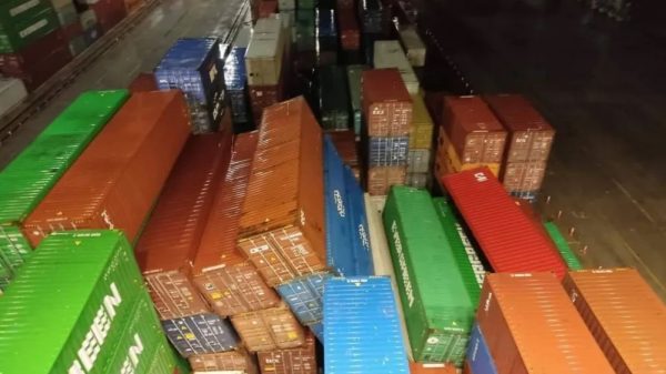 Πειραιάς: «Βάζουν σε κίνδυνο τη ζωή των εργαζομένων Cosco και Dport» καταγγέλλει το σωματείο ΕΝΕΔΕΠ