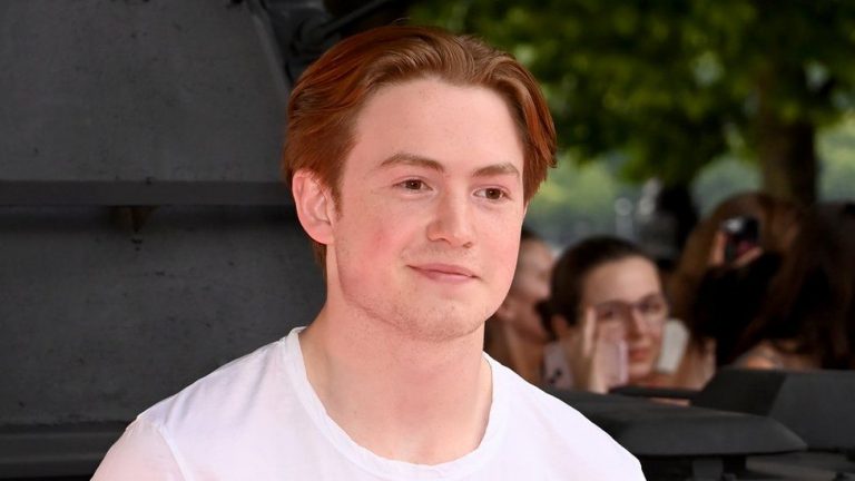 «Είμαι bi» αποκάλυψε ο πρωταγωνιστής του Heartstopper – Γιατί αναγκάστηκε να κάνει coming out