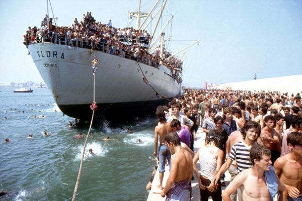 Ξεσπά Αλβανίδα ακαδημαϊκός στη Βρετανία: «Είμαστε απλώς θύματα ενός αποτυχημένου σχεδίου»