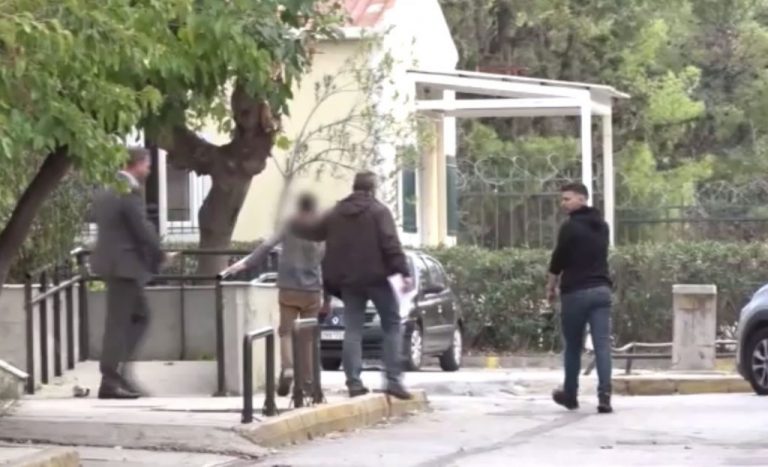 Μάνδρα: Ελεύθερος ο 14χρονος που σκότωσε τον αδερφό του