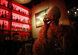 Πότε δεν ξέρουμε πότε μπορεί να είναι το τελευταίο drag show στη Μόσχα – «Ετοιμαζόμαστε για τα χειρότερα»