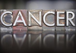 Σαμπουάν: Εντοπίστηκε καρκινογόνος ουσία σε γνωστά προϊόντα