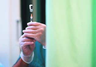 Κοροναϊός: Τα επικαιροποιημένα εμβόλια είναι πιο αποτελεσματικά, δείχνει μεγάλη μελέτη