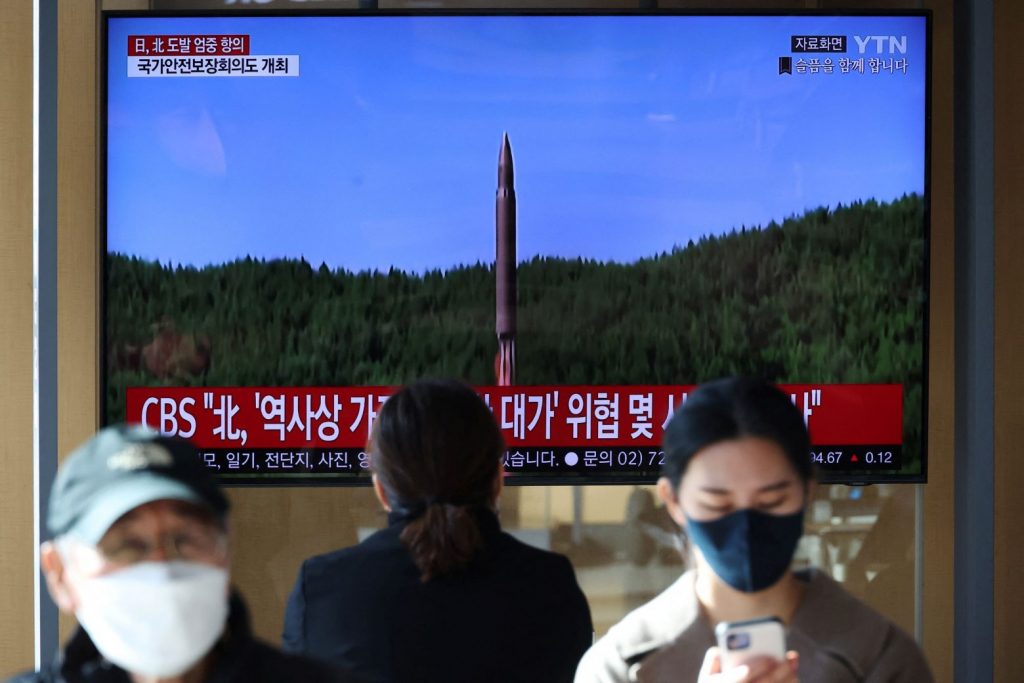Βόρεια Κορέα: Προχώρησε σε 100 βολές πυροβολικού προς τη θαλάσσια ζώνη ασφαλείας