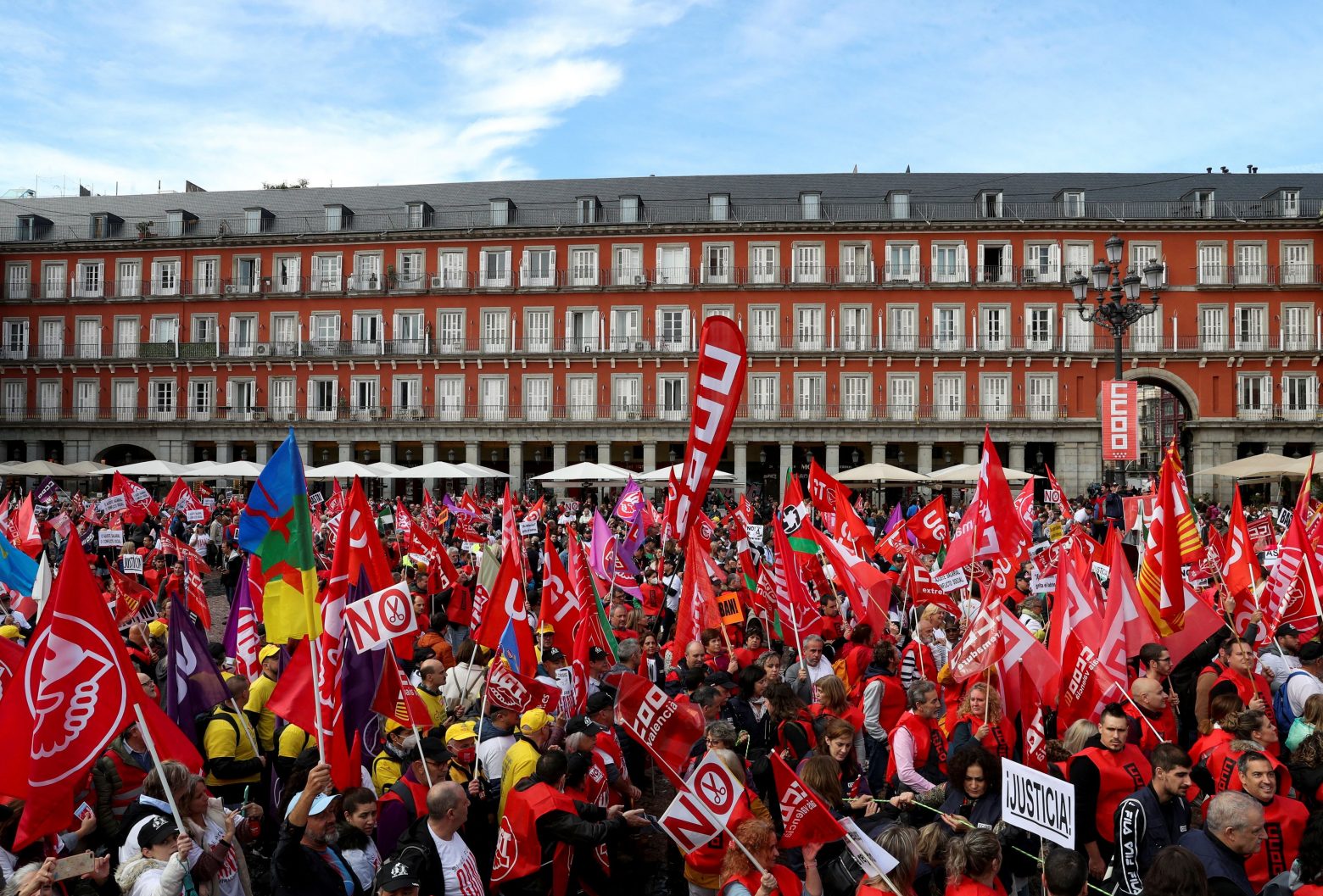 Ισπανία: Διαδήλωση στη Μαδρίτη για την αύξηση των μισθών - Τα συνδικάτα απειλούν να συνεχίσουν τις κινητοποιήσεις τους