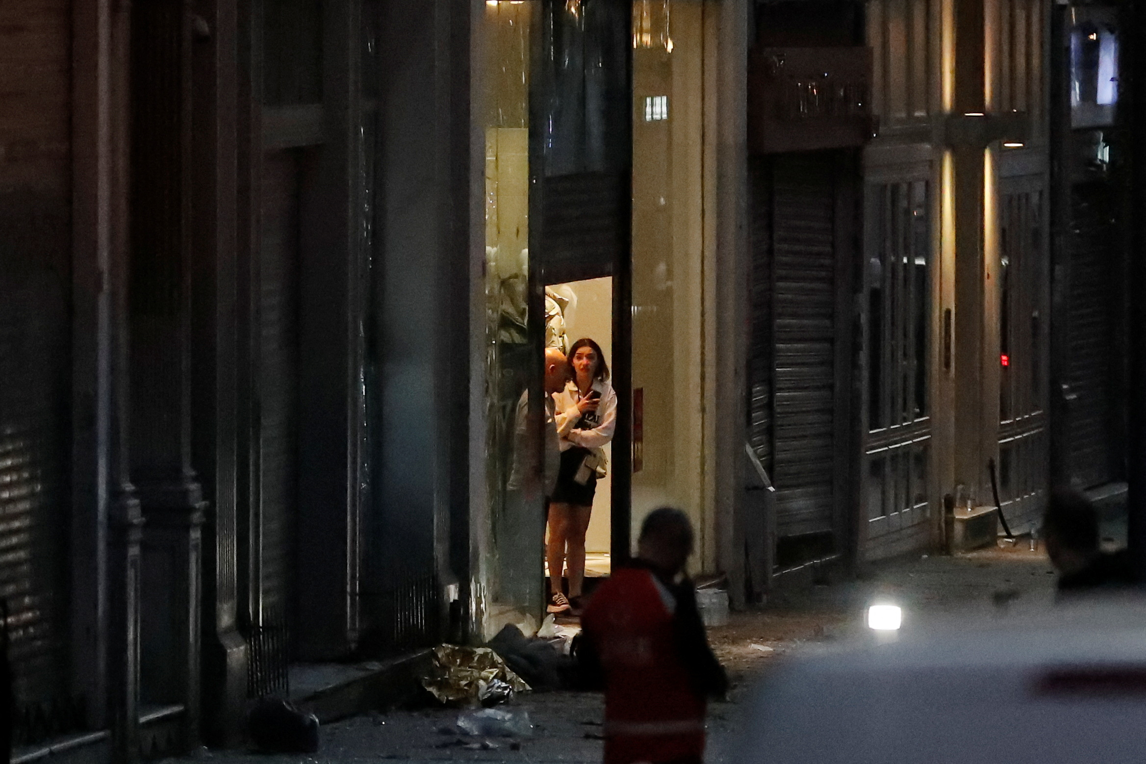 Έκρηξη στην Κωνσταντινούπολη: Ο φόβος επέστρεψε στην τουρκική μητρόπολη - Το προφίλ της υπόπτου που αναζητούν οι αρχές