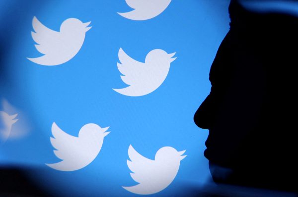 Ελον Μασκ – Twitter: Αποκατέστησε λογαριασμούς που είχαν ανασταλεί – Κάνει δημοσκόπηση για την επιστροφή Τραμπ