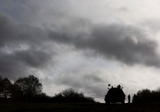 Economist: Η Ρωσία κλιμακώνει γιατί χάνει στην Ουκρανία – Η Δύση πρέπει να στηρίξει το Κίεβο