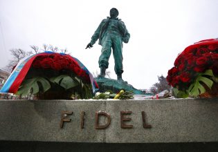 Γιατί ο Πούτιν τιμά την κληρονομιά του Κάστρο