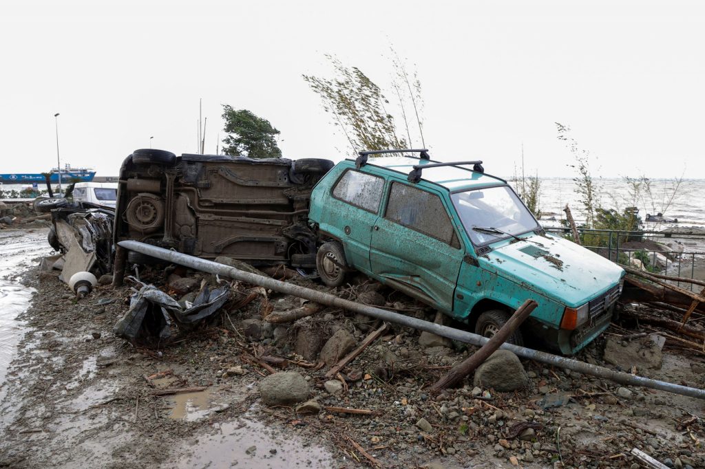 Ιταλία: Φονική κακοκαιρία – Νεκροί και αγνοούμενοι – Θάφτηκαν στις λάσπες ολόκληρες περιοχές