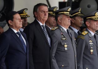 Μπολσονάρο: Πρώτη δημόσια εμφάνιση μετά την ήττα του στις εκλογές, την οποία δεν παραδέχεται