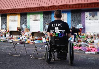 «Είναι μια Μέκκα»: Οι θαμώνες του Club Q θρηνούν για το «σπίτι» τους