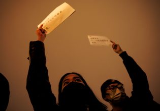 Κίνα: Μια πυρκαγιά απειλεί να «κάψει» το καθεστώς Σι Τζινπίνγκ