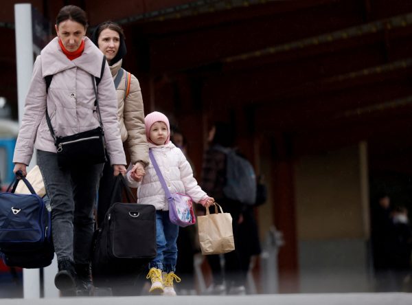 Πολωνία: Θα χρεώνει τους Ουκρανούς πρόσφυγες για στέγαση και σίτιση που τους παρέχει το κράτος