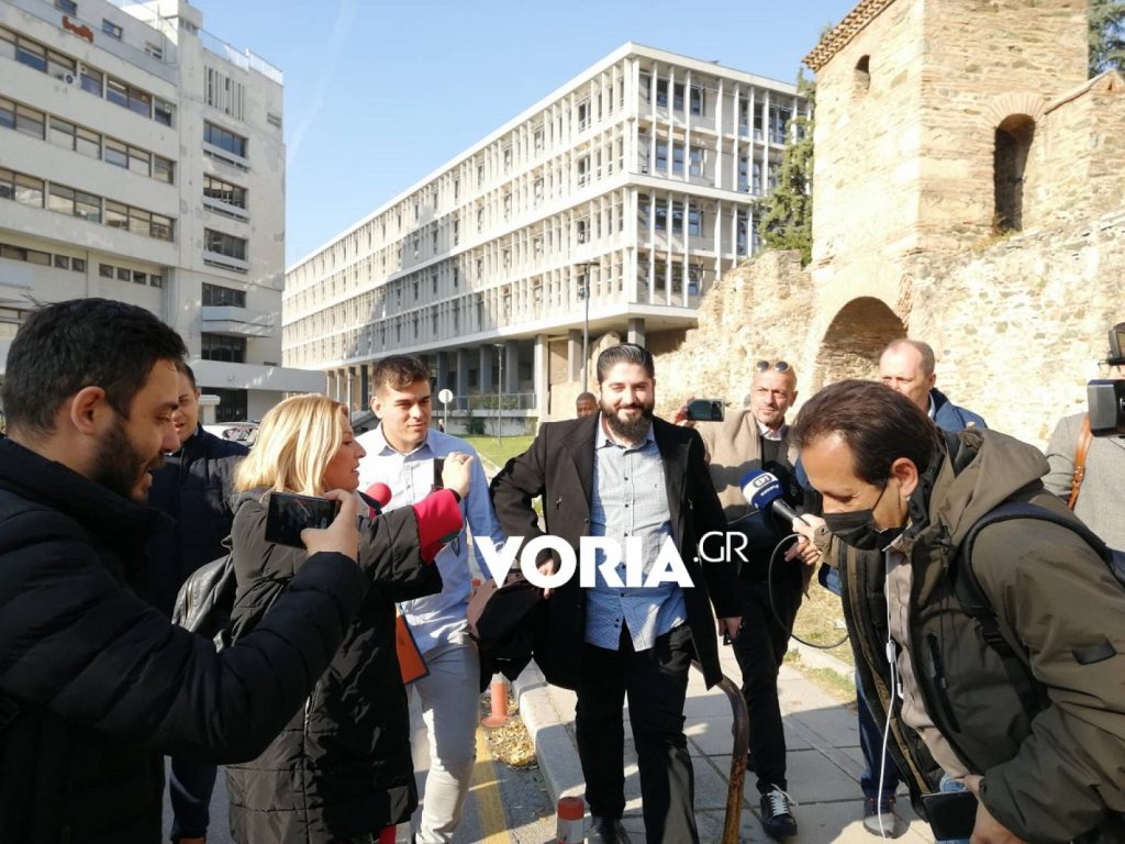 Θεσσαλονίκη: Αναβλήθηκε η δίκη των «εξορκιστών» – «Κυνηγητό» με δημοσιογράφους στο δικαστήριο