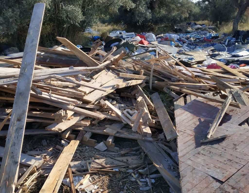 Άγνωστοι μετέτρεψαν δάσος σε χωματερή στην Παιανία