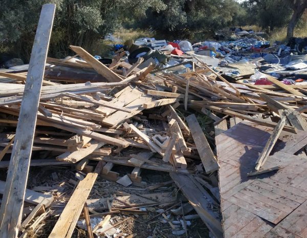 Άγνωστοι μετέτρεψαν δάσος σε χωματερή στην Παιανία