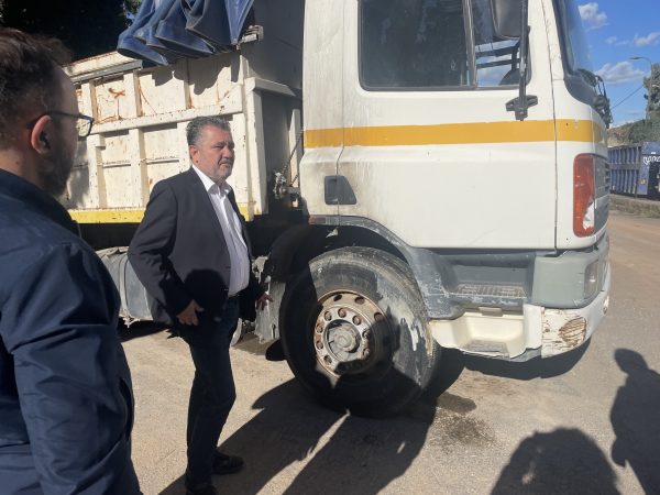 Εμπρηστική επίθεση στο αμαξοστάσιο του Δήμου Ζωγράφου