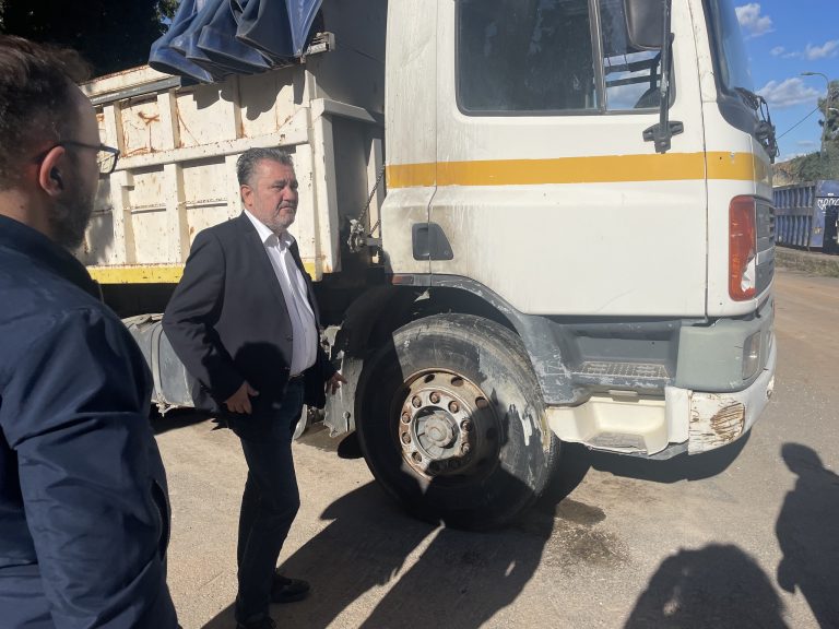 Εμπρηστική επίθεση στο αμαξοστάσιο του Δήμου Ζωγράφου