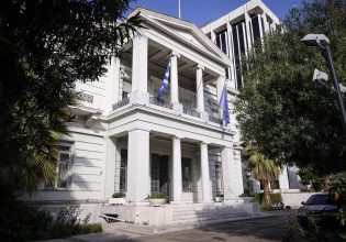 ΥΠΕΞ: Πολύ ανησυχητικές εξελίξεις στην Πολωνία, τις παρακολουθούμε στενά