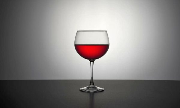 Αυξημένος ο κίνδυνος εγκεφαλικού για 20άρηδες και 30άρηδες που πίνουν πολύ αλκοόλ