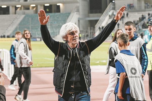 Δύο ομάδες απολύτως διαφορετικές