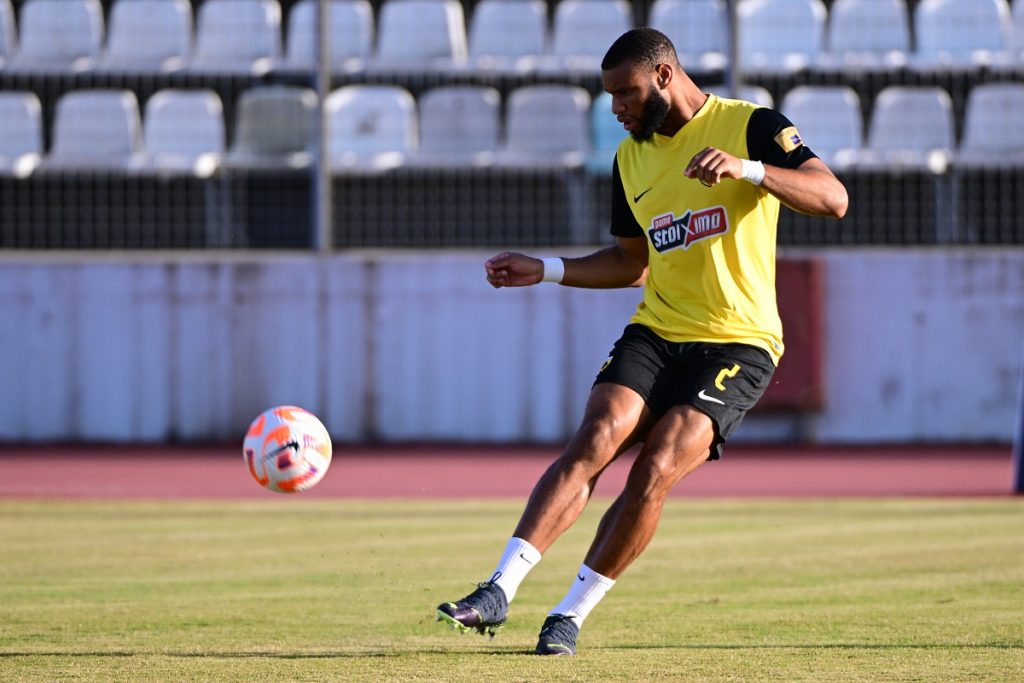 Χωρίς Μουκουντί αλλά με Αραούχο και Τσούμπερ στην Τρίπολη η ΑΕΚ