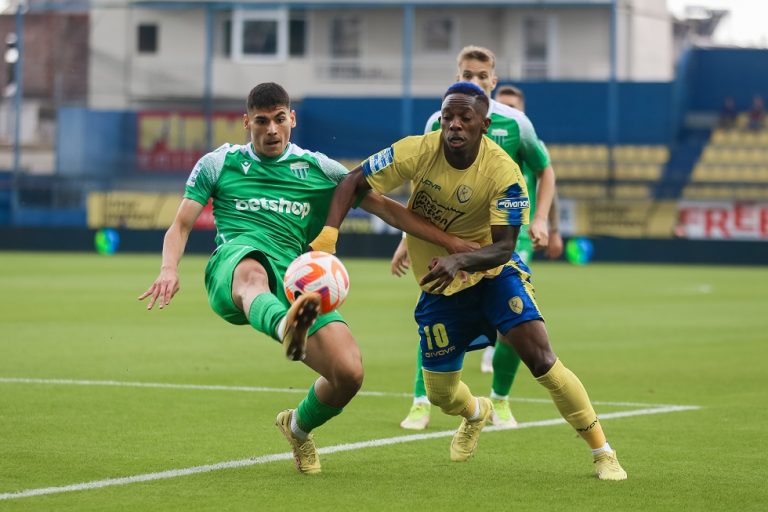 Παναιτωλικός – Λεβαδειακός 0-0: «Πόνεσαν» τα μάτια του Κούμαν