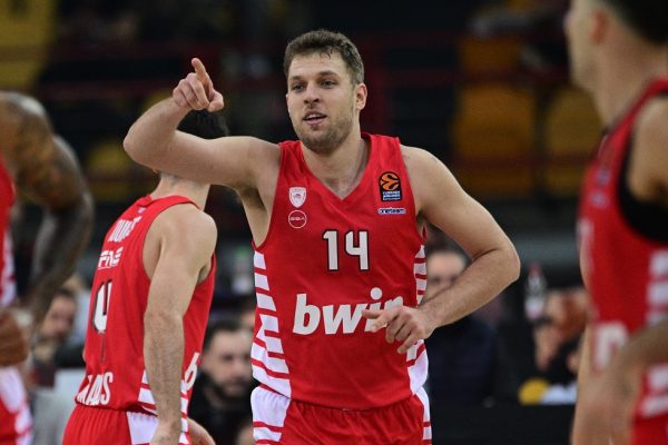 MVP του Νοεμβρίου ο φοβερός Βεζένκοφ