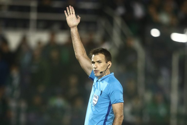 Αποβολή με δύο κίτρινες σε πέντε λεπτά για τον Έρλινγκμαρκ στη Λεωφόρο – Με δέκα παίκτες από το 35′ ο Ατρόμητος