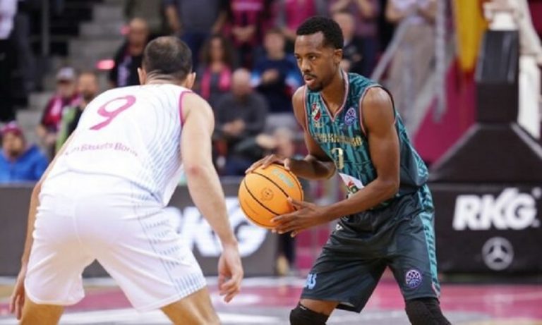 Σοκαριστικό: Επιτέθηκαν με μαχαίρι στον Έρικ ΜακΚόλουμ (pic)