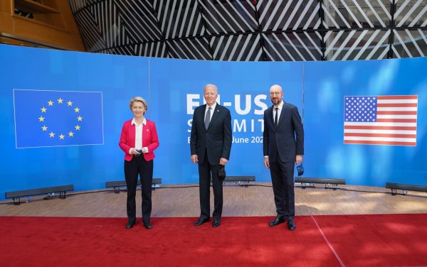 Ο Μπάιντεν συνεχίζει να αγνοεί την Ευρώπη – Ήρθε η ώρα οι ηγέτες της ΕΕ να πάρουν το μήνυμα