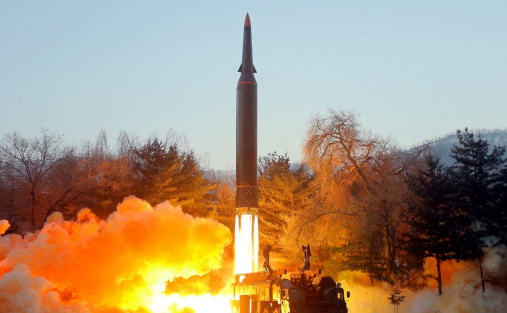 ΥΠΕΞ: Η Ελλάδα καταδικάζει απερίφραστα την εκτόξευση βαλλιστικού πυραύλου από τη Βόρεια Κορέα