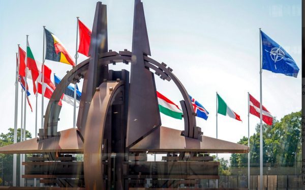 Ρουμανία: Συνάντηση ΥΠΕΞ Τουρκίας, Σουηδίας, Φινλανδίας για την ένταξη στο ΝΑΤΟ