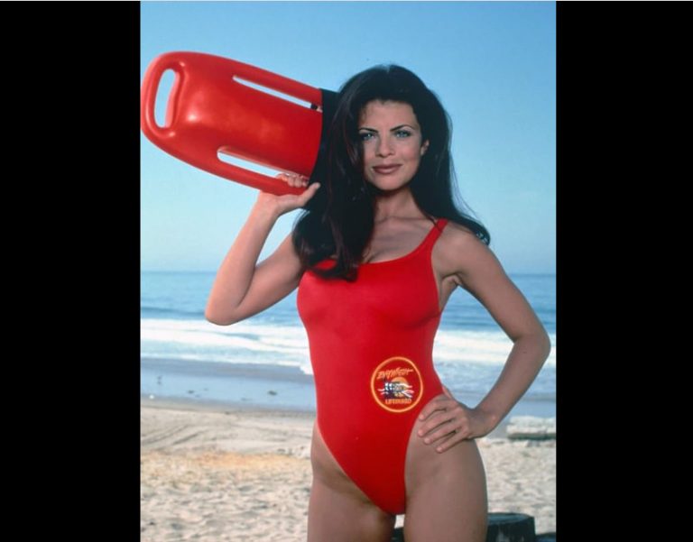 Αγνώριστη η μελαχρινή πρώην σεξοβόμβα του Baywatch