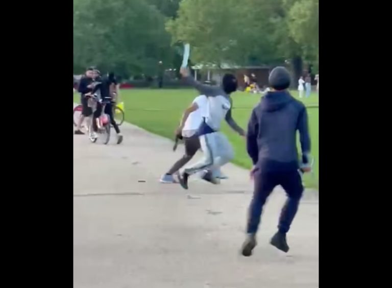 Λονδίνο: Άγρια δολοφονία 17χρονου – Συμμορία μασκοφόρων τον μαχαίρωσε σε ένα πάρτι