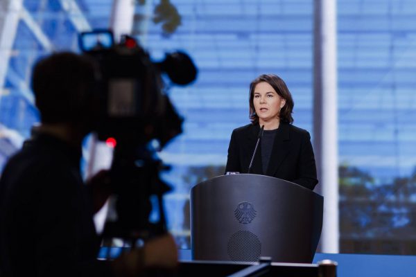 Γερμανία: «Εταίρος και ισχυρός αντίπαλος το Πεκίνο», λέει η Αναλένα Μπέρμποκ – «Απάνθρωπος ο Πούτιν»