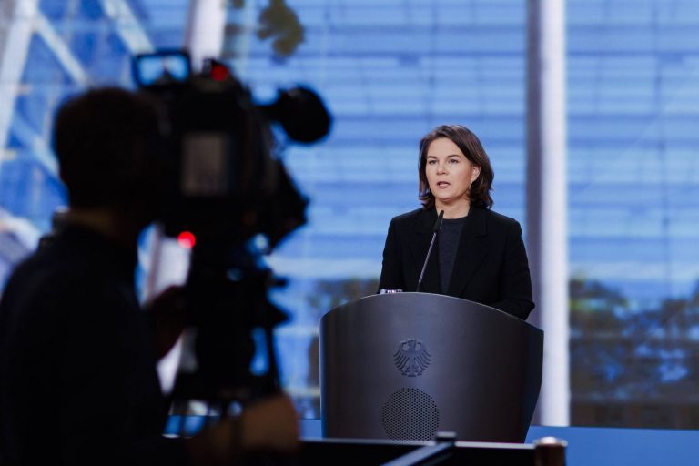 Γερμανία: «Εταίρος και ισχυρός αντίπαλος το Πεκίνο», λέει η Αναλένα Μπέρμποκ – «Απάνθρωπος ο Πούτιν»