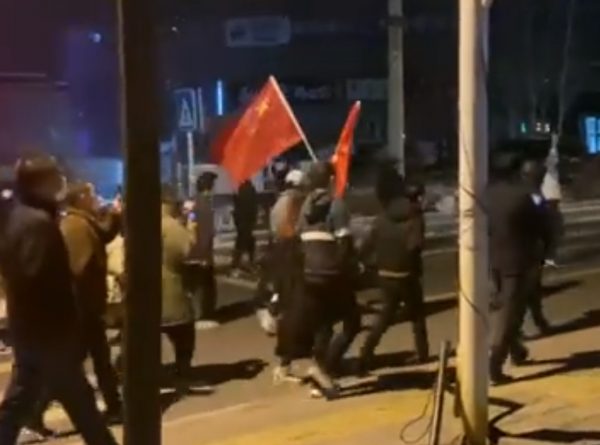 Κίνα: Ξεσηκωμός μετά από φωτιά σε κτίριο με 10 νεκρούς – «Δώστε τέλος στo lockdown»