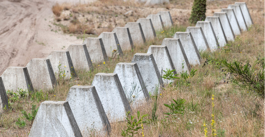 Ουκρανία: Ο Πούτιν επιστρατεύει τα «δόντια του δράκου» - Πώς θα επιβραδύνει την προέλαση των Ουκρανών