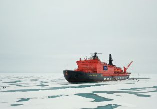 Βλαντίμιρ Πούτιν: Προβάλλει την ισχύ της Ρωσίας στην Αρκτική με την καθέλκυση πυρηνικών παγοθραυστικών