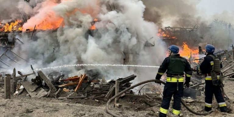 Ουκρανία: Τουλάχιστον 13 τραυματίες από πυραυλικές επιθέσεις στο Ντνίπρο