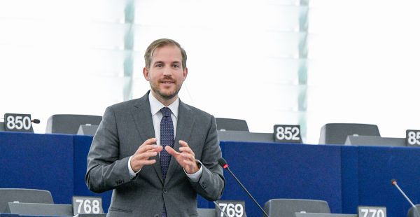 Υποκλοπές: «Όσα δημοσιοποιήθηκαν ήταν ένα προσχέδιο – Περιμένετε την τελική έκθεση», λέει ο πρόεδρος της PEGA