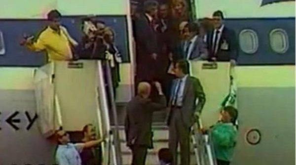 Ανδρέας Παπανδρέου – Δήμητρα Λιάνη: Το παρασκήνιο του πιο… διάσημου νεύματος της ελληνικής ιστορίας