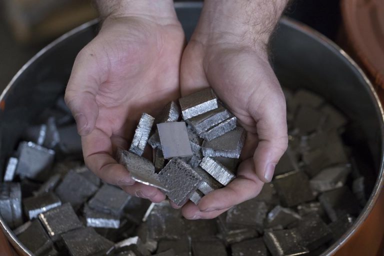 Στο κυνήγι του νέου «λευκού χρυσού» για την παγκόσμια οικονομία