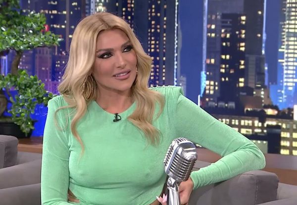 Η θρυλική εμφάνιση της Αγγελικής Ηλιάδη στην τηλεόραση – Φάνηκαν… όλα στην κάμερα