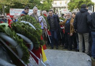 Αλέξης Τσίπρας: Κατέθεσε στεφάνι στο Πολυτεχνείο – Δείτε βίντεο