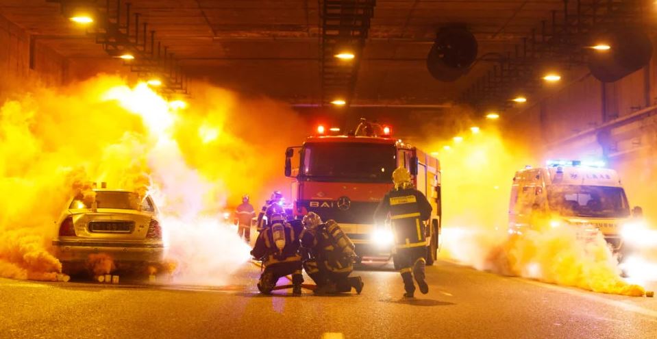 Αττική Οδός: Ολοκληρώθηκε η μεγάλη άσκηση πυρόσβεσης στη σήραγγα των Βριλησσίων [εικόνες]