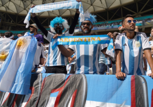 Απίθανο: Οπαδός αντάλλαξε την φανέλα της Αργεντινής με της Σαουδικής Αραβίας μετά το 2-1 (vid)